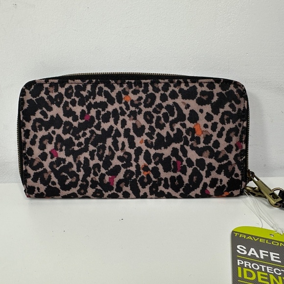 NWT TRAVELON RFID Animal Cheetah Leopard Passport Zip Around Wristlet Wallet - Picture 5 of 7